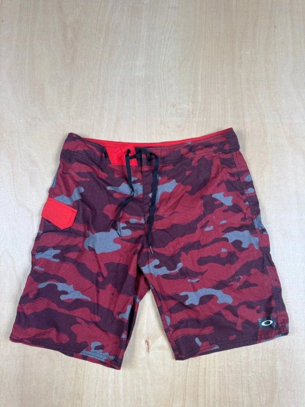 Oakley Men's Red Camo Board Shorts Size 33